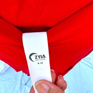 Zyia Women's Red Slash Luxe Hi-Rise 7/8 Legging size 8-10